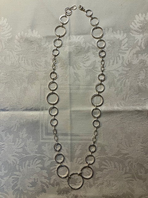 Silver circles necklace